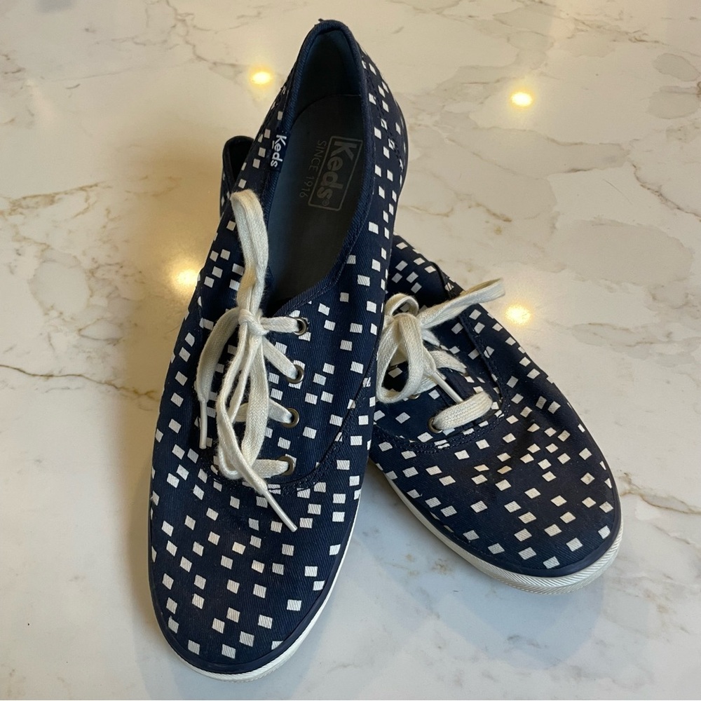 Size 10 women’s KEDS. EUC. Navy and white. Cute, casual shoe! Nautical vibes - Picture 2 of 7